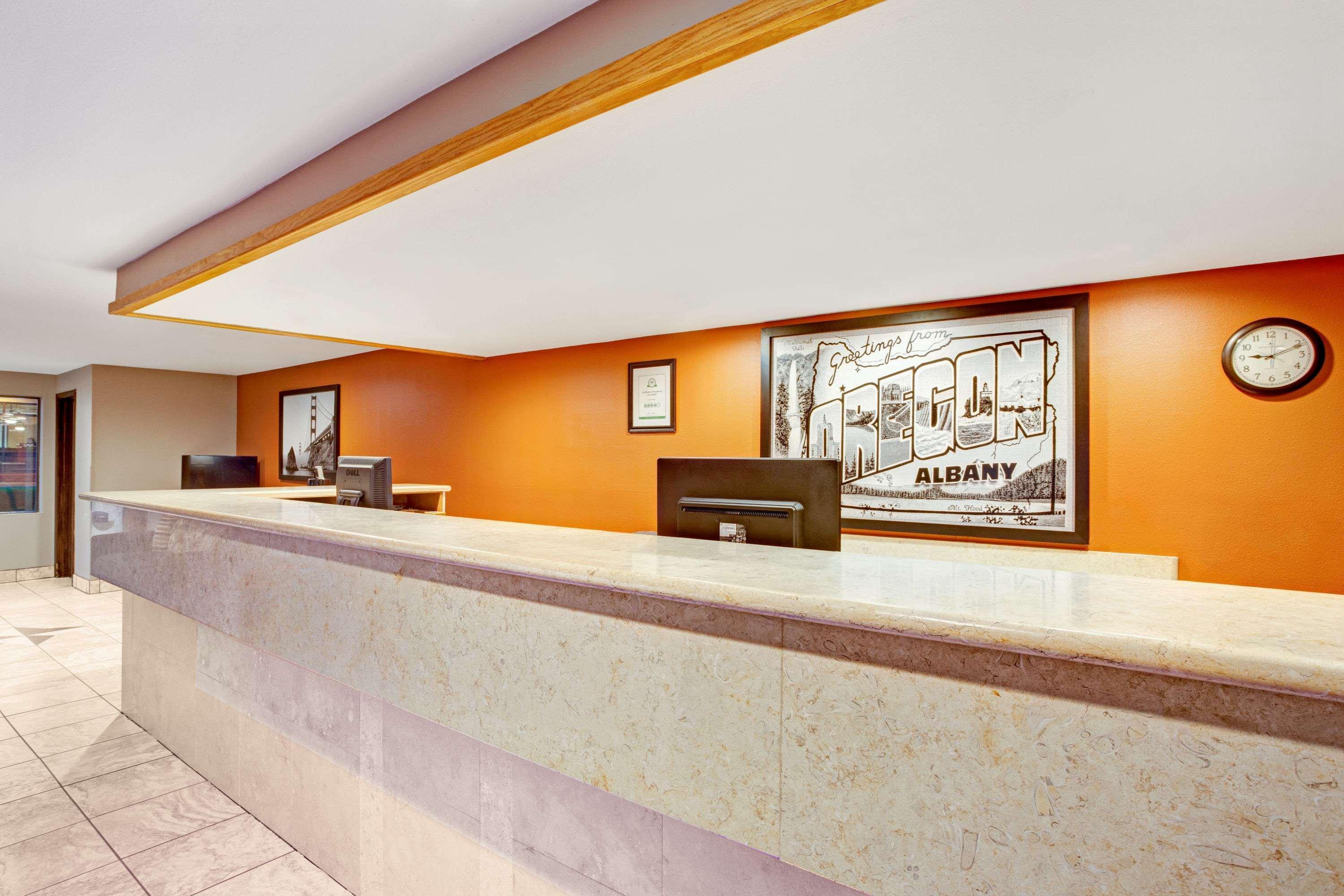 Super 8 By Wyndham Albany Motel Exterior foto
